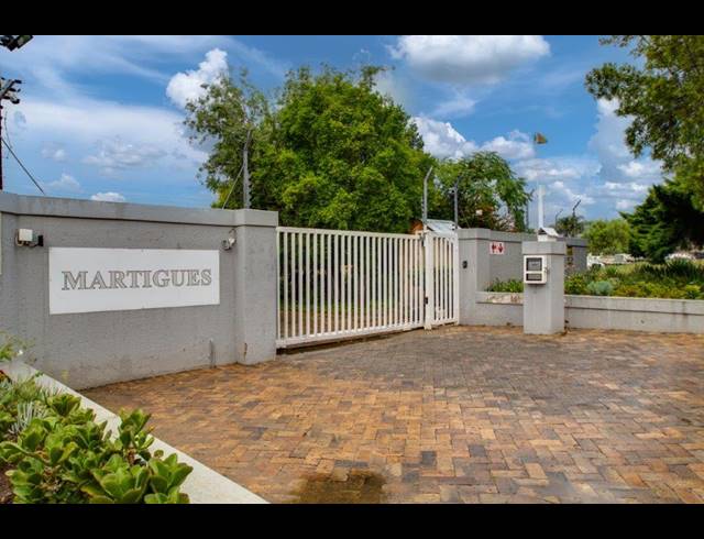 2 BEDROOM APARTMENT FOR SALE IN FOURWAYS GARDENS